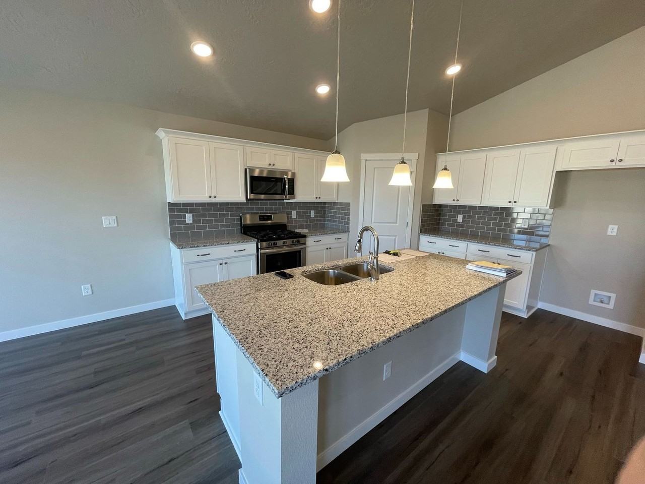 10371 Longtail Dr - Photo 4 of 46