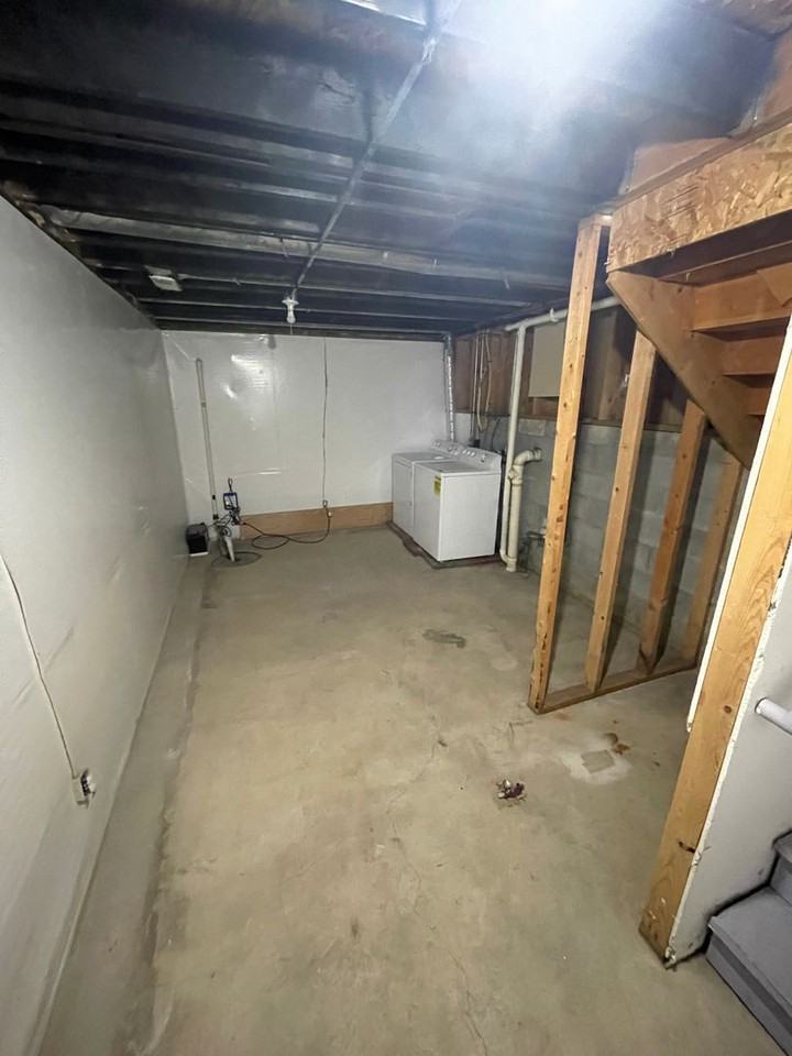 12928 Curtis Ave - Photo 2 of 15