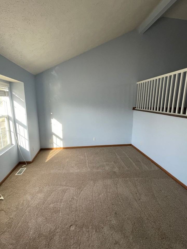 12928 Curtis Ave - Photo 4 of 15