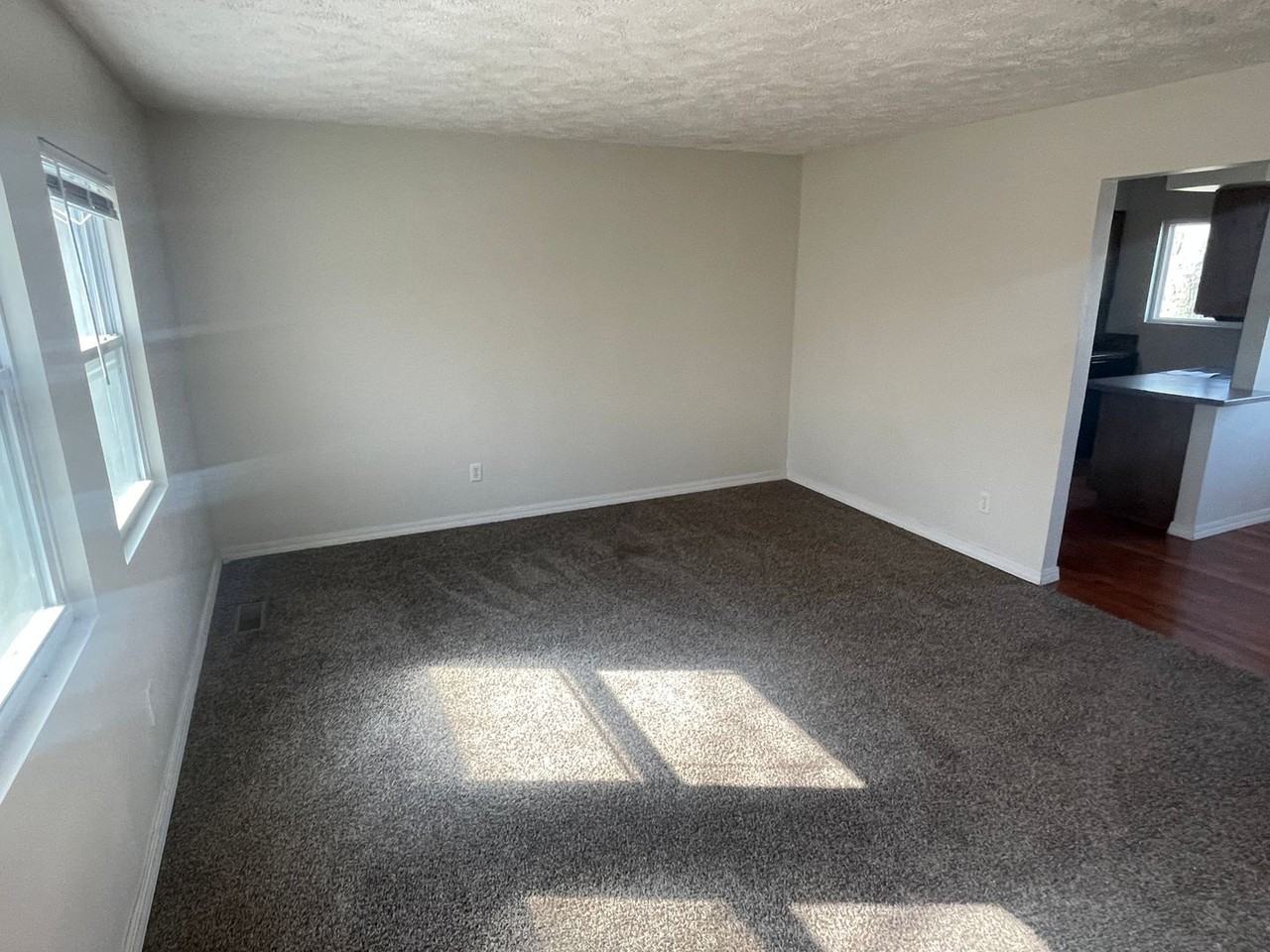 12928 Curtis Ave - Photo 5 of 15