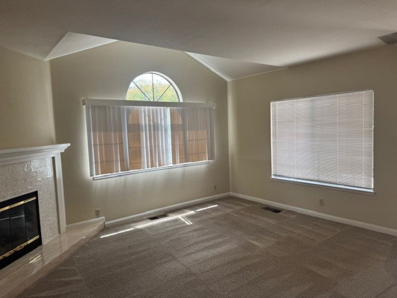1587 Camden Oaks Ct - Photo 3 of 17