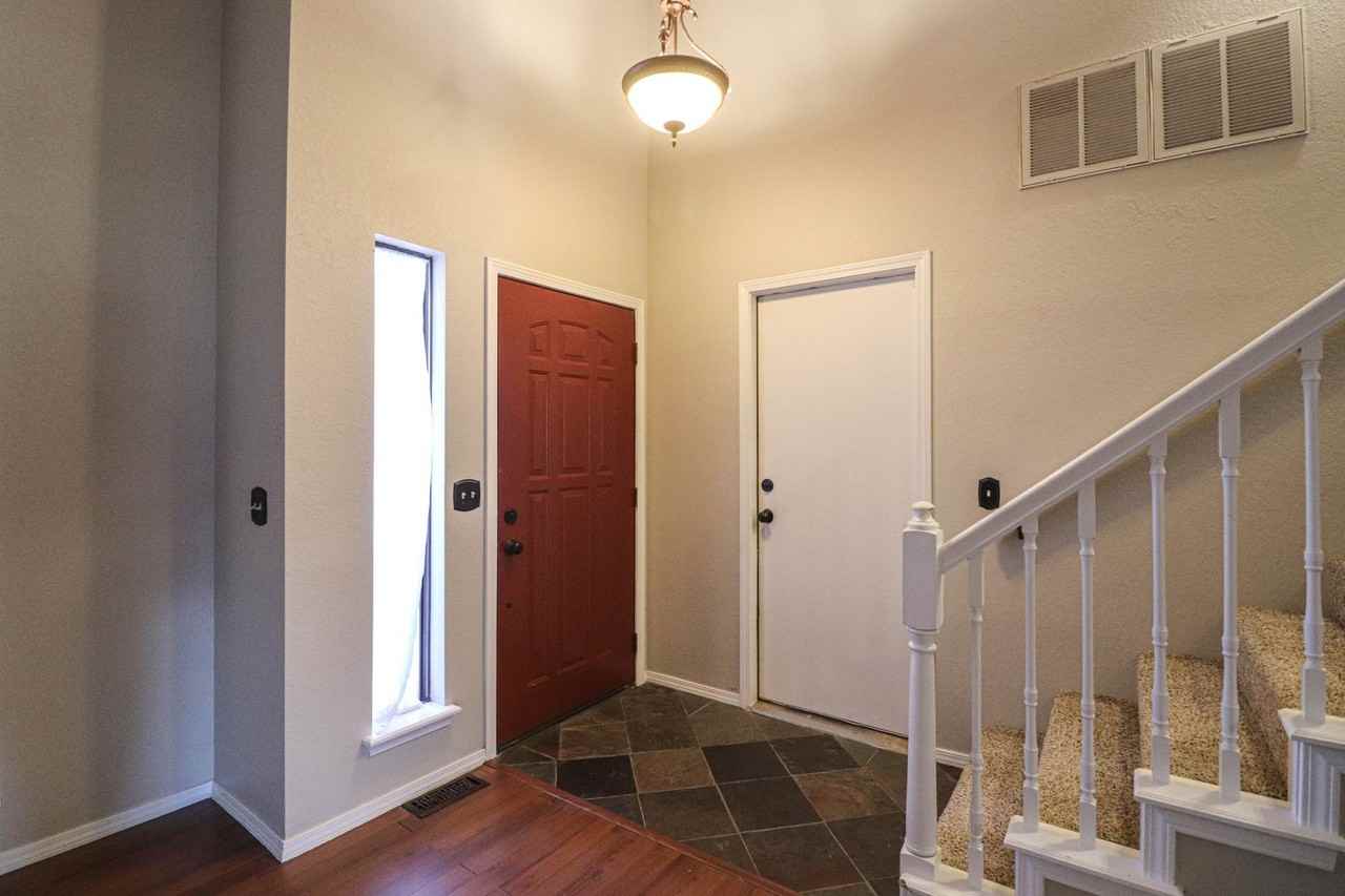 11323 S Ash St - Photo 4 of 33