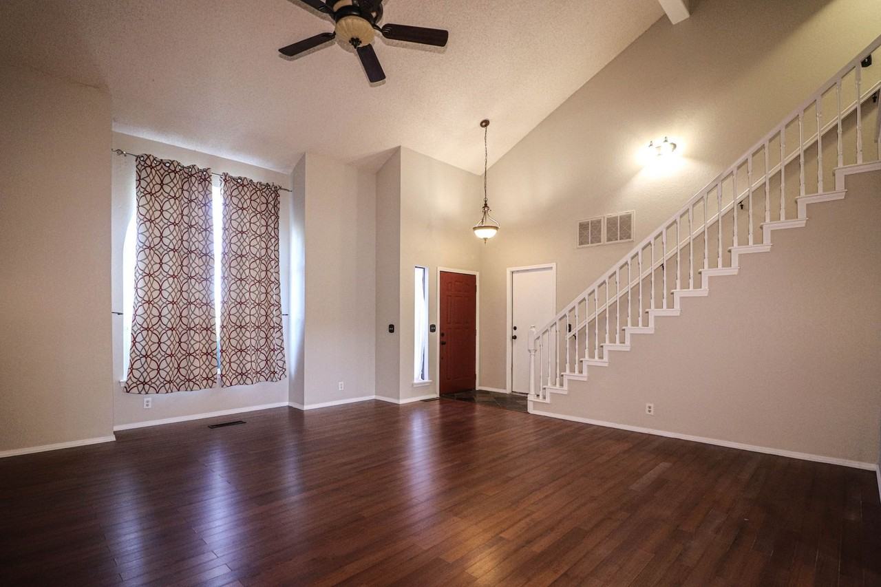 11323 S Ash St - Photo 5 of 33
