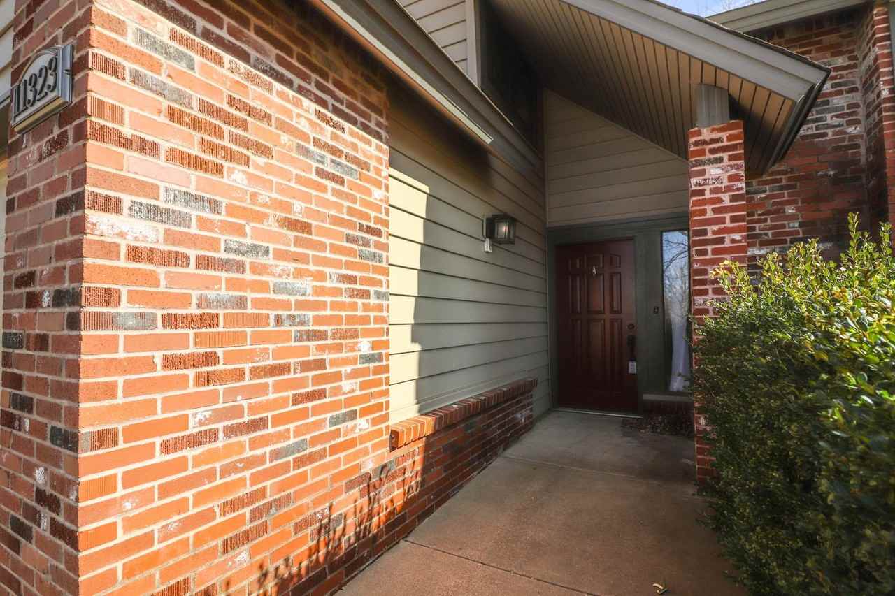 11323 S Ash St - Photo 2 of 33