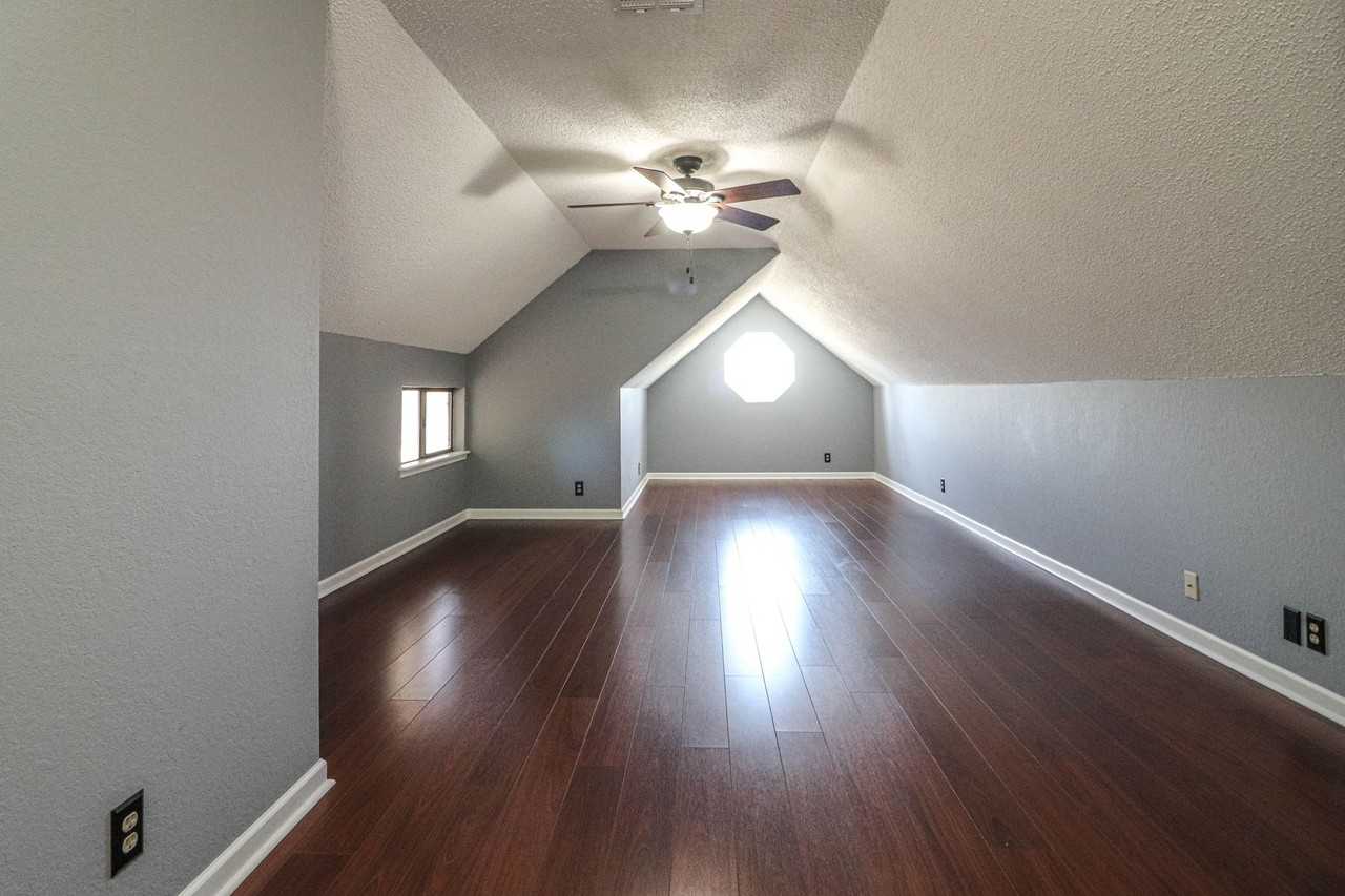 11323 S Ash St - Photo 3 of 33