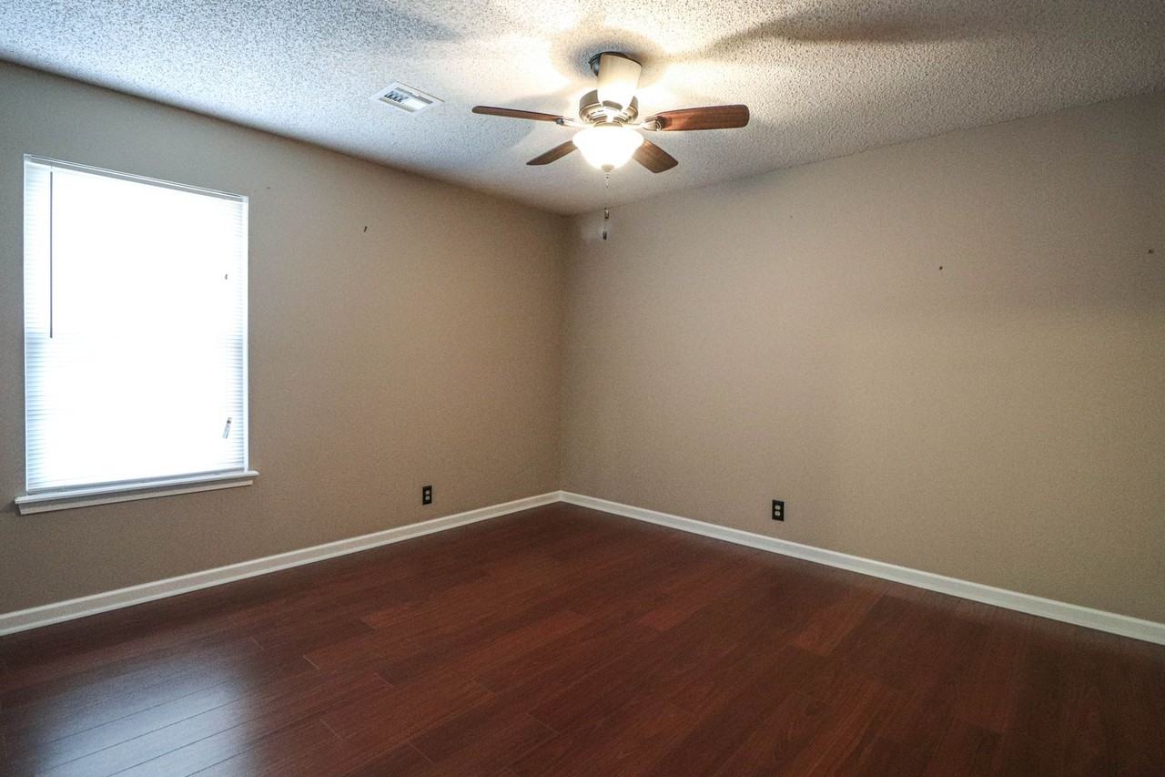 11323 S Ash St - Photo 4 of 33