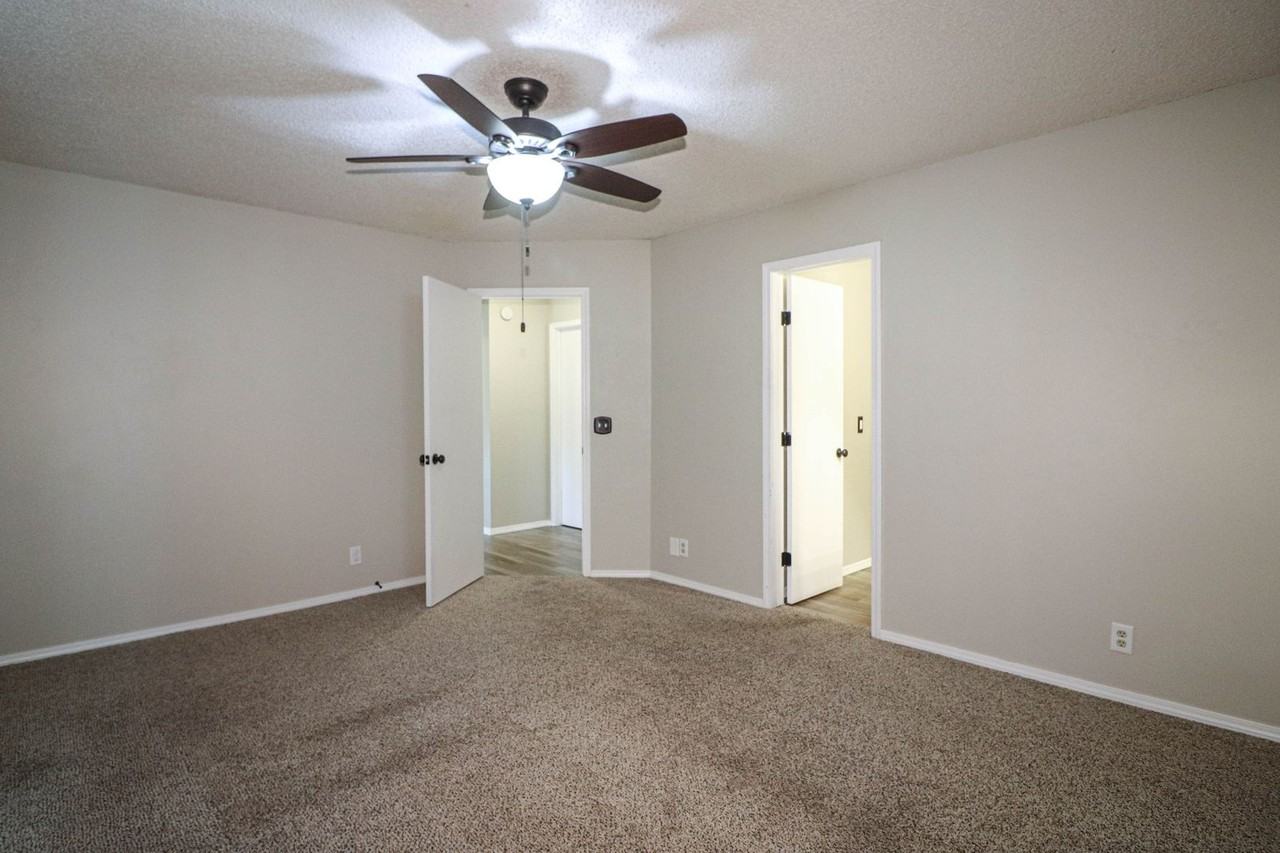 11323 S Ash St - Photo 5 of 33