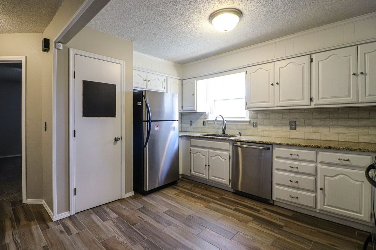 11323 S Ash St - Photo 7 of 33