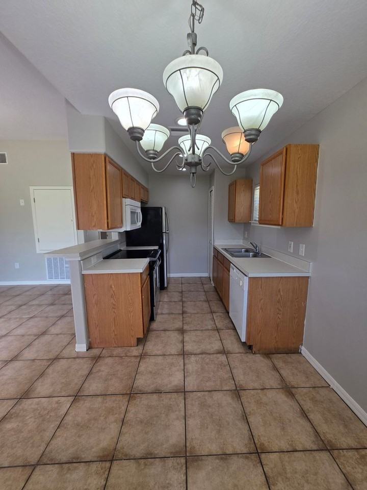 106 Herring Ln - Photo 6 of 32