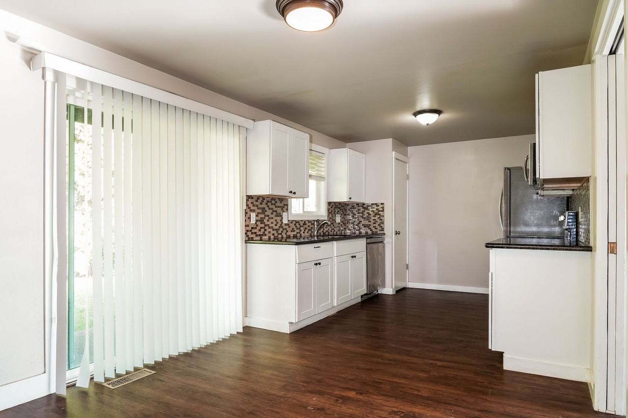 17734 113th Pl Se - Photo 6 of 15