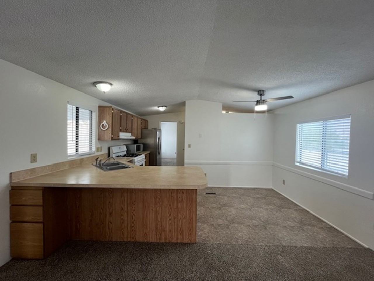 3136 Lake Dr - Photo 4 of 12