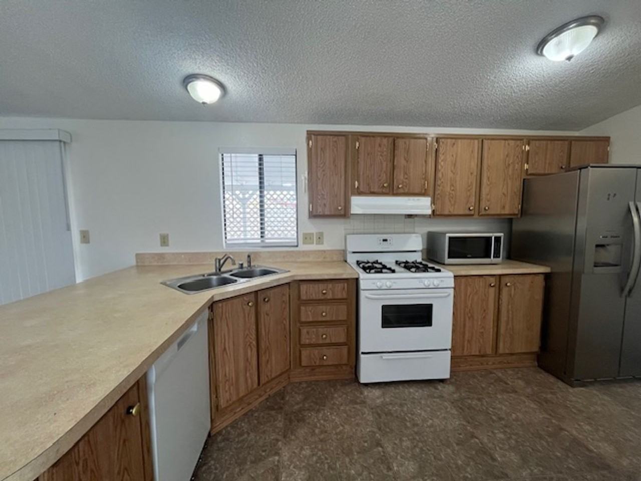 3136 Lake Dr - Photo 6 of 12