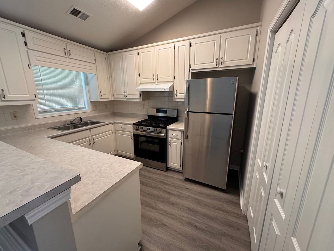 451 Clear Blue Way - Photo 4 of 29
