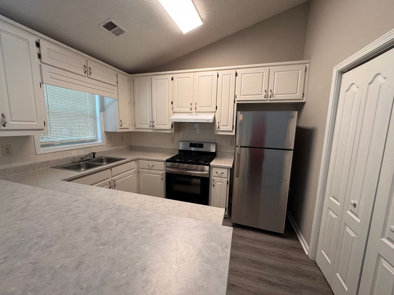 451 Clear Blue Way - Photo 6 of 29