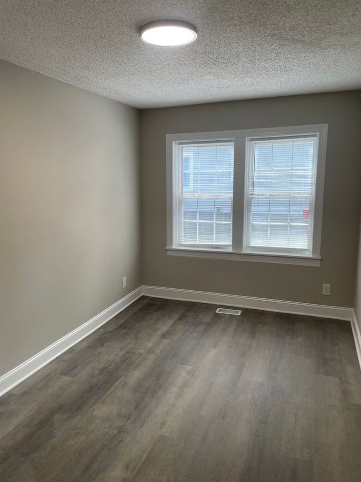 1710 N Gray Ave - Photo 3 of 8