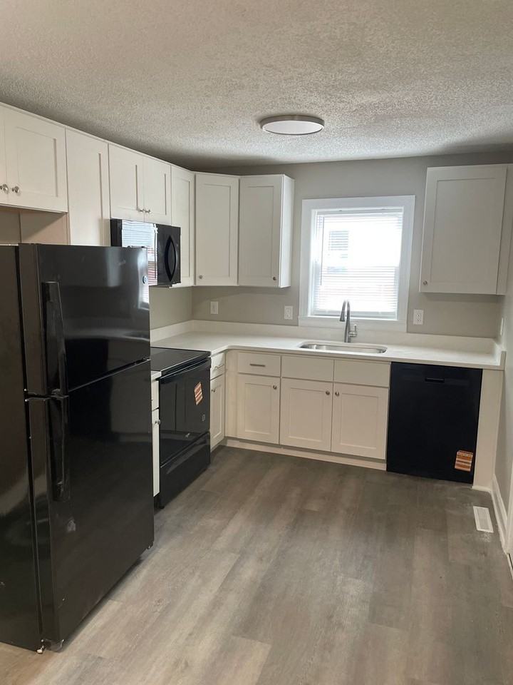 1710 N Gray Ave - Photo 4 of 8