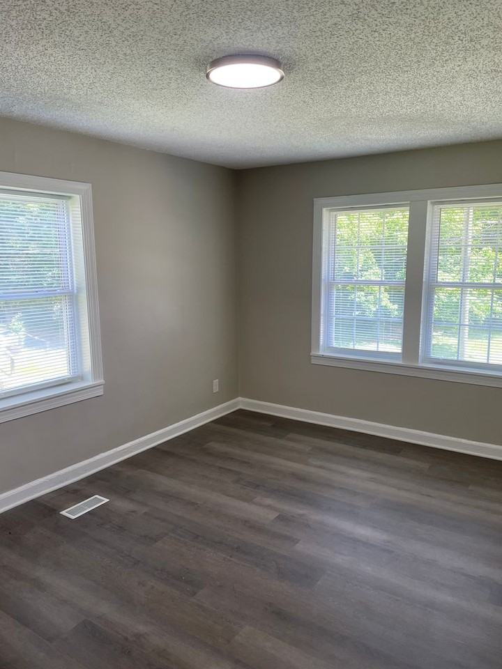1710 N Gray Ave - Photo 5 of 8