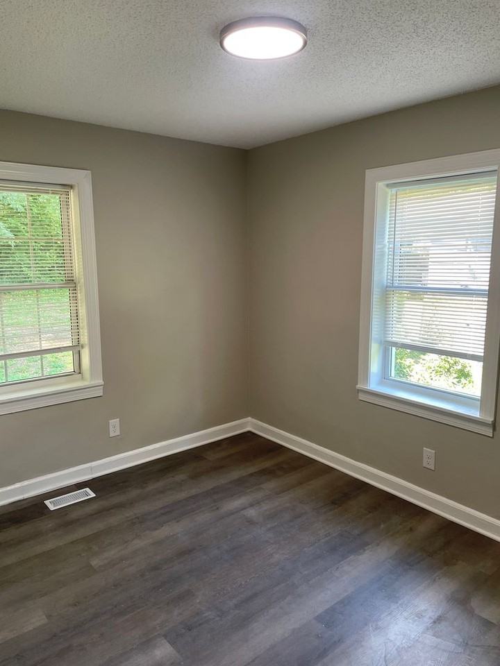 1710 N Gray Ave - Photo 7 of 8