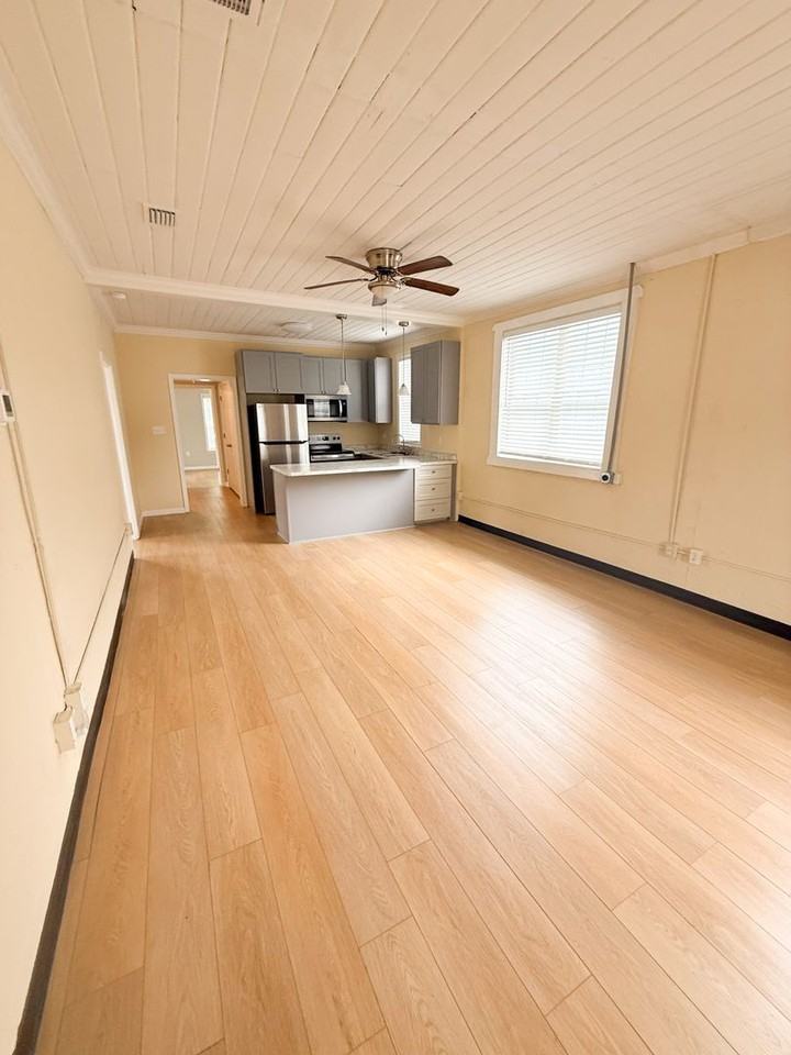 704 Conoley Ave - Photo 2 of 9