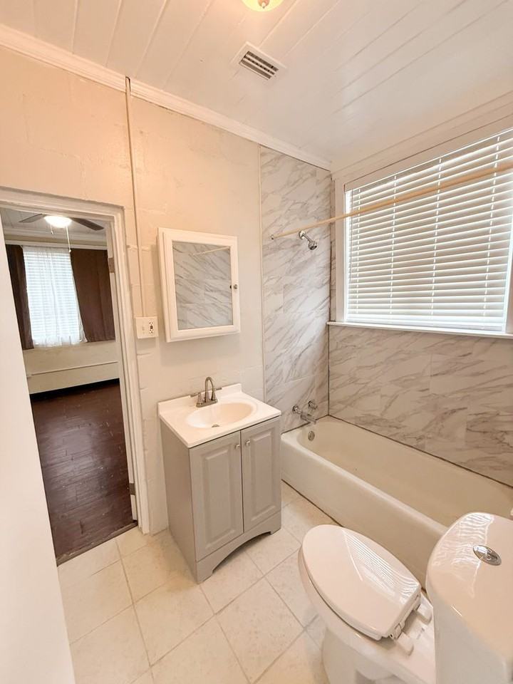 704 Conoley Ave - Photo 3 of 9