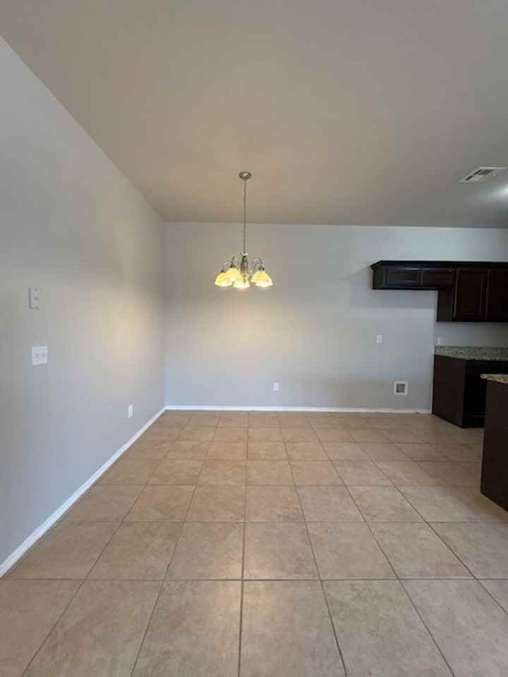 707 Ne 19th St - Photo 5 of 16