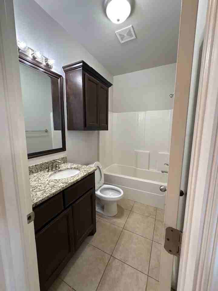 707 Ne 19th St - Photo 7 of 16