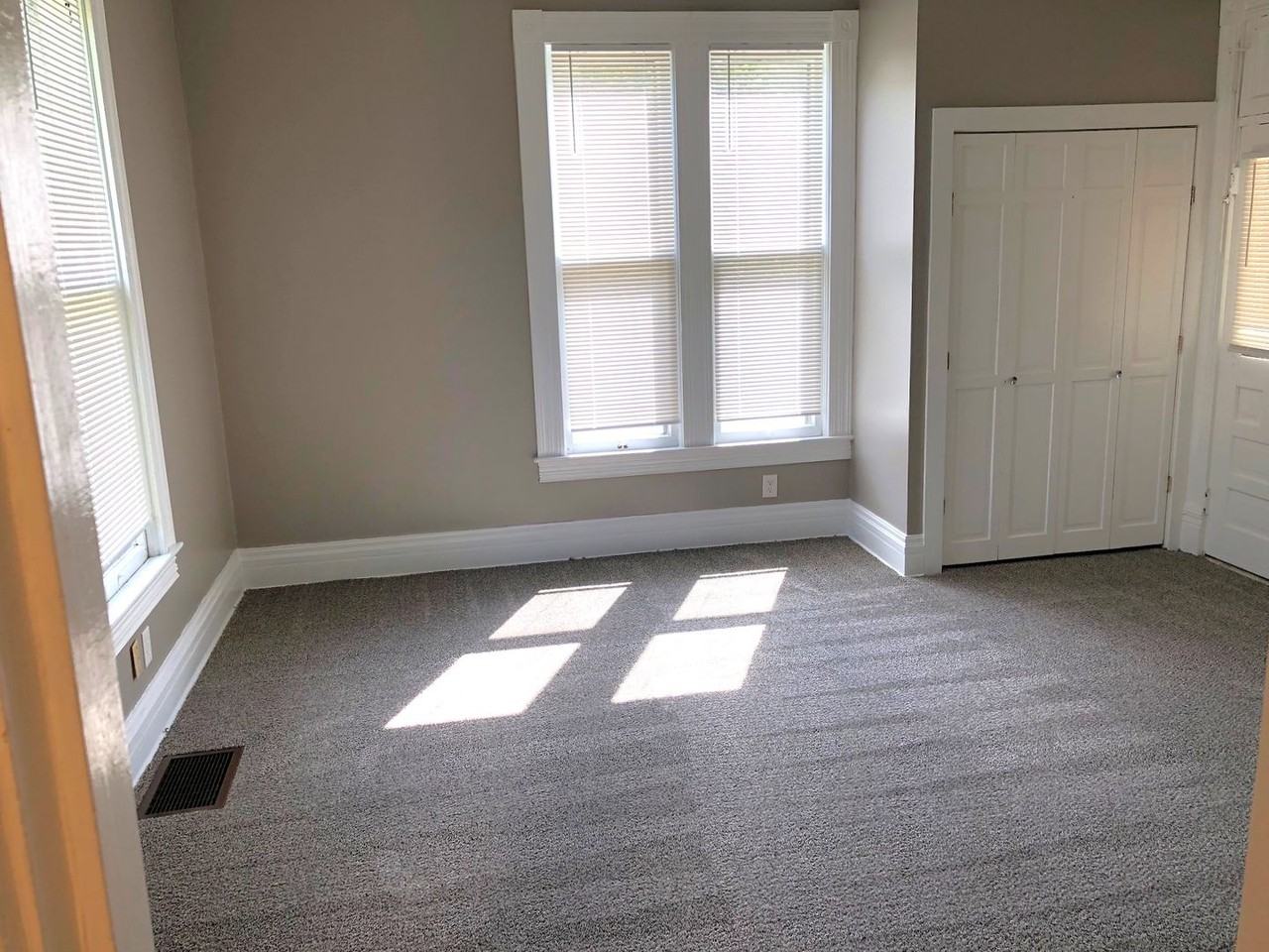 1208 10th Ave - Photo 4 of 12