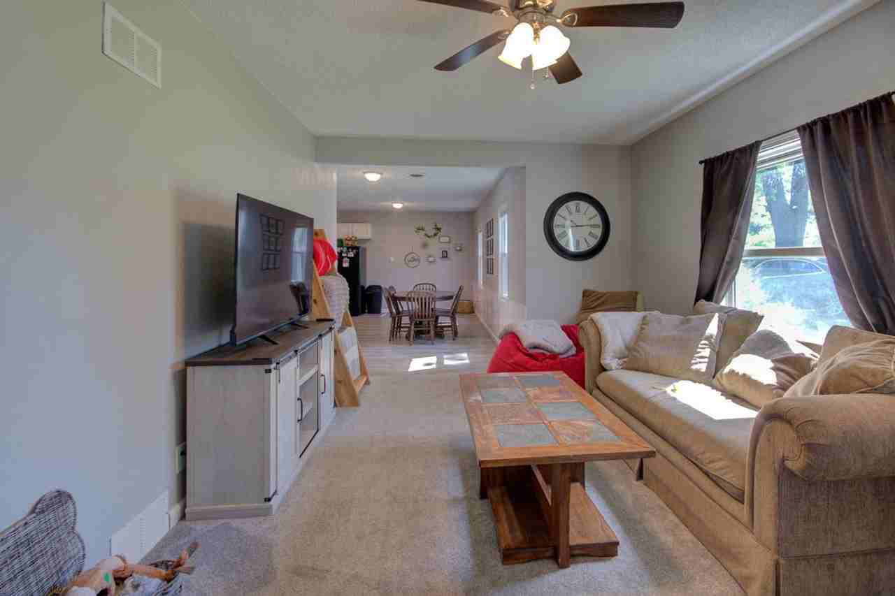 4344 9th St - Photo 2 of 31