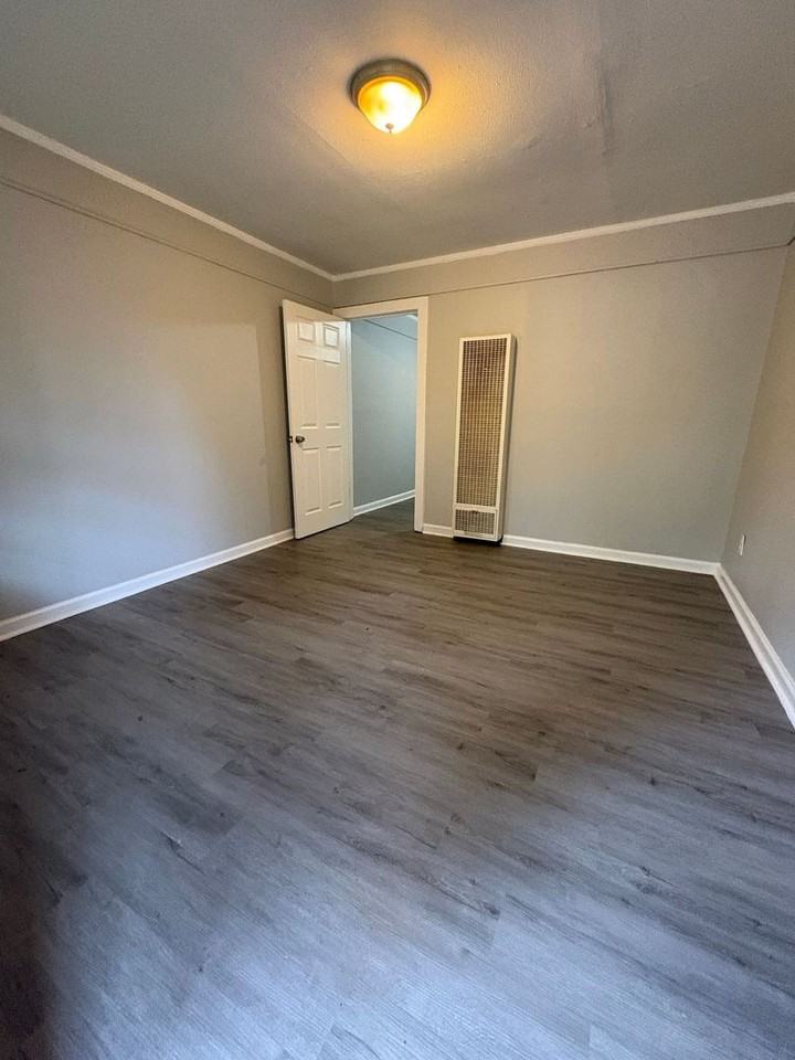 2077 Lowell Ave - Photo 2 of 6