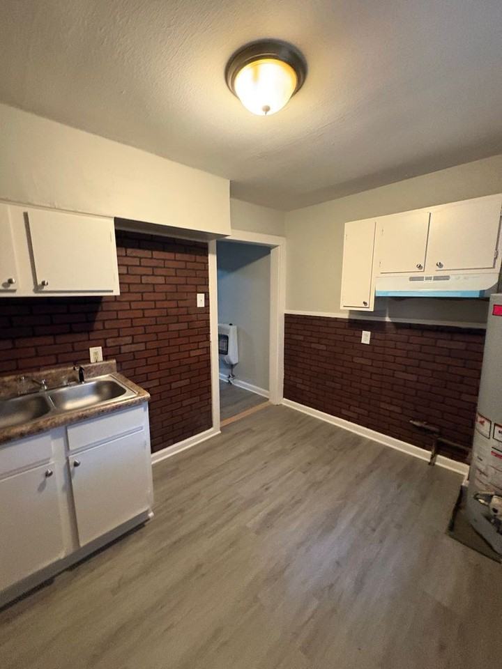 2077 Lowell Ave - Photo 3 of 6