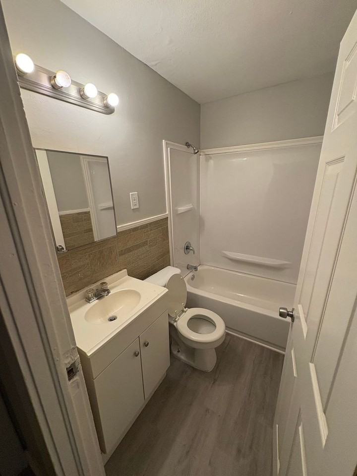 2077 Lowell Ave - Photo 4 of 6