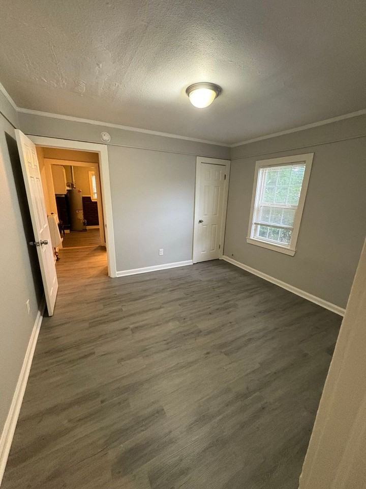 2077 Lowell Ave - Photo 5 of 6