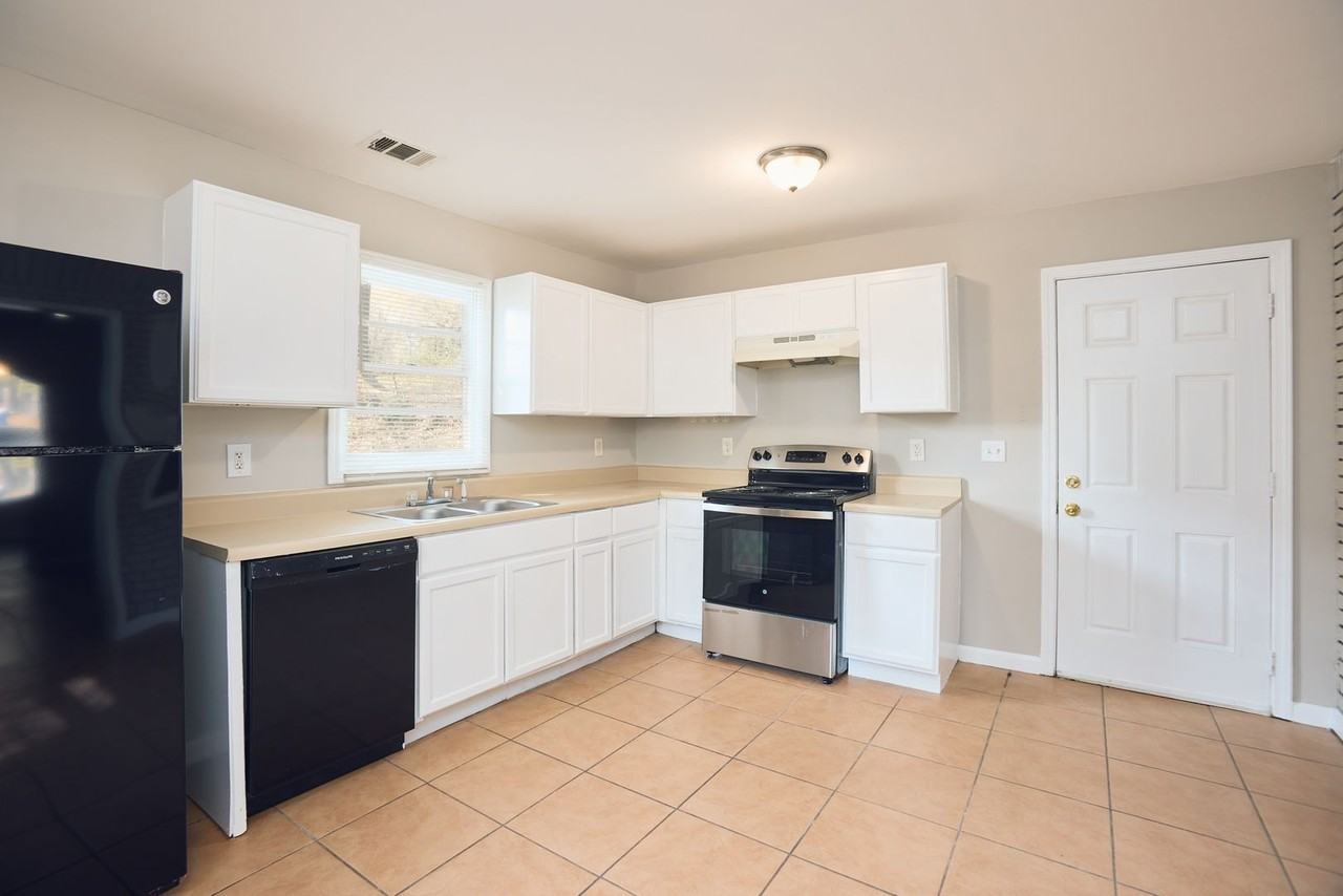 3566 Bolfair Dr Nw - Photo 3 of 15