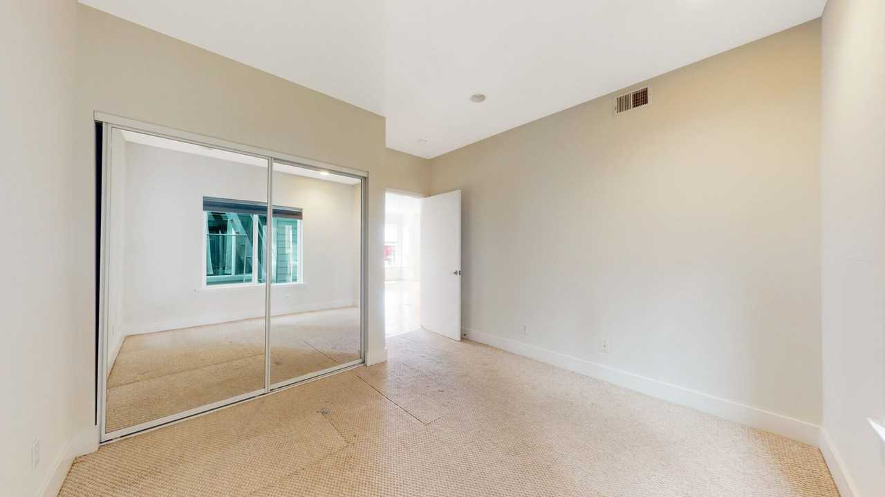 662 Capp St #01 - Photo 5 of 25
