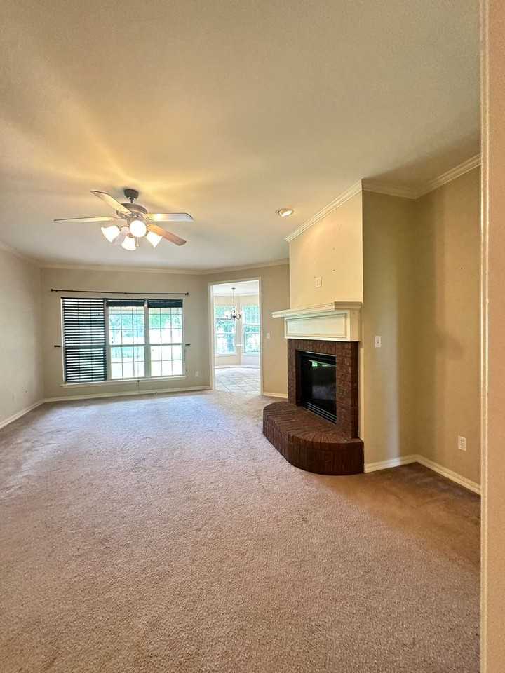 1656 Williamsburg Dr - Photo 5 of 18