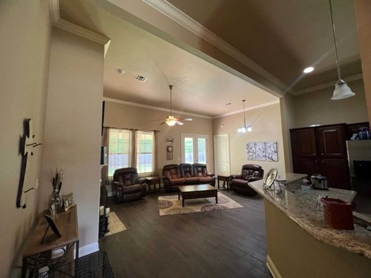 1113 Bear Creek Dr - Photo 3 of 13