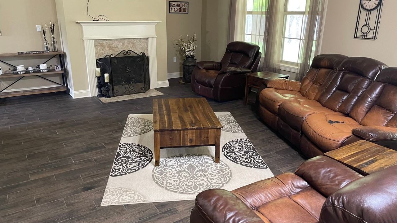 1113 Bear Creek Dr - Photo 4 of 13