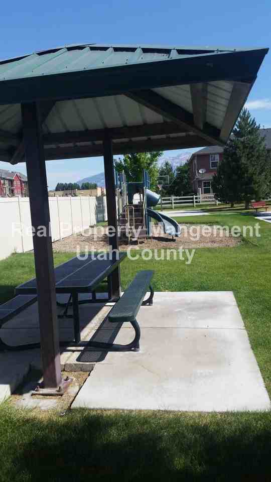 1492 W 50 N - Photo 4 of 26