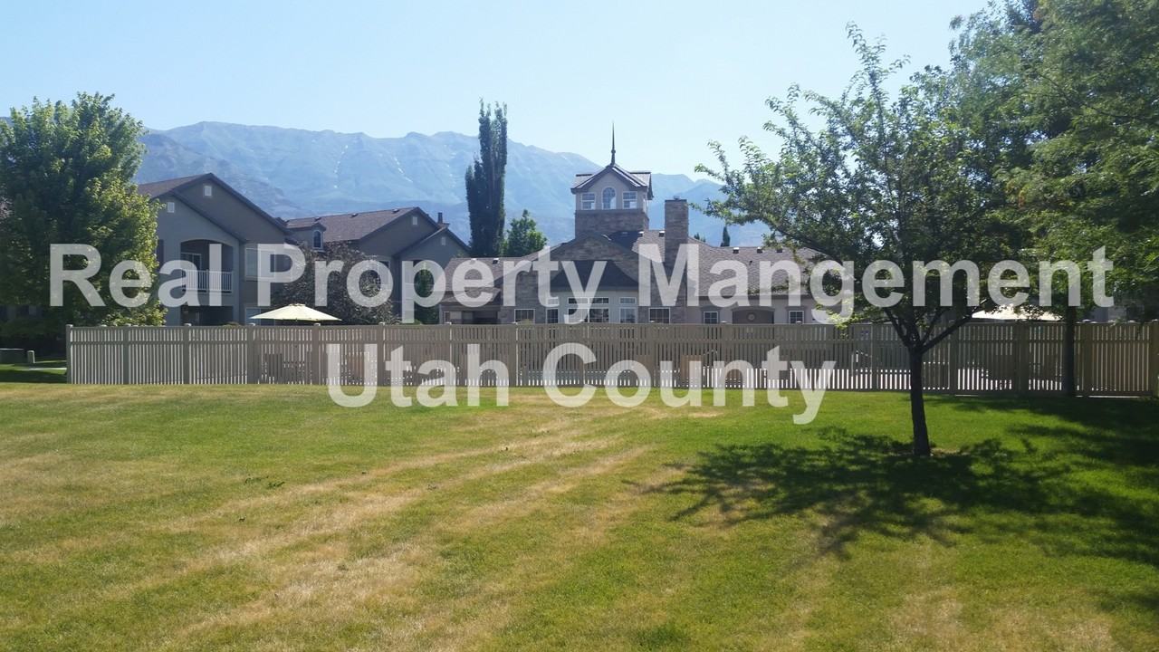 1492 W 50 N - Photo 5 of 26
