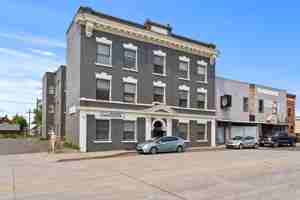 featured image of 1221 N Monroe St