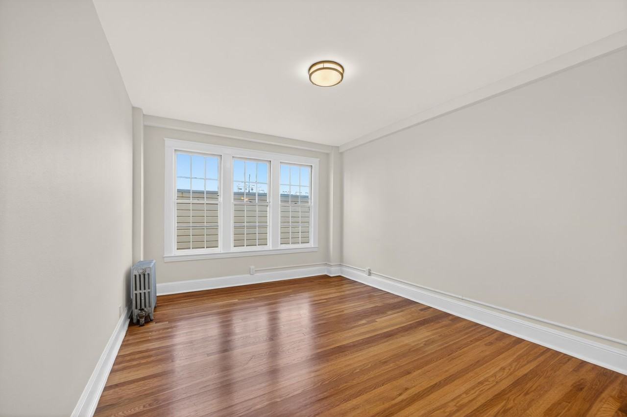 990 Bay Street (1114r) - Photo 4 of 35