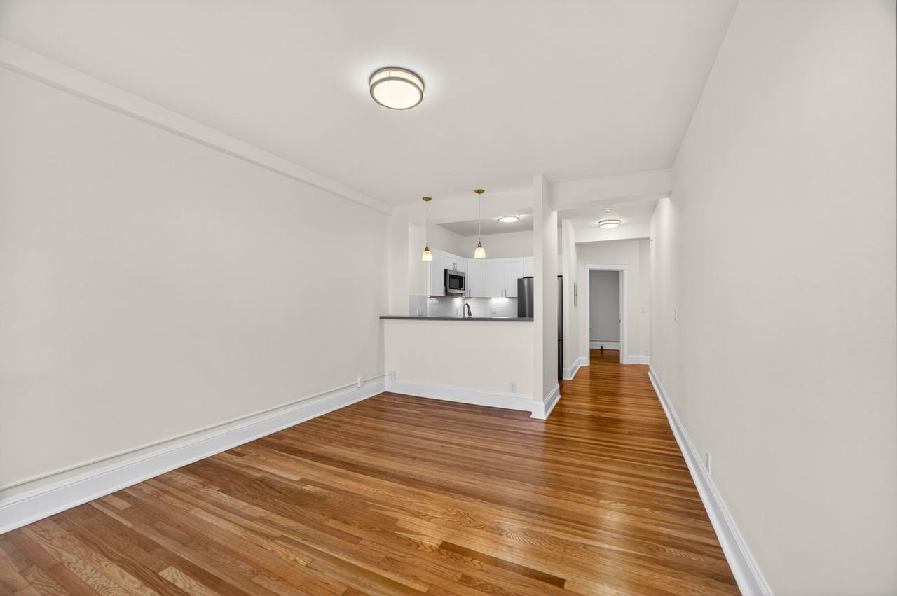 990 Bay Street (1114r) - Photo 7 of 35