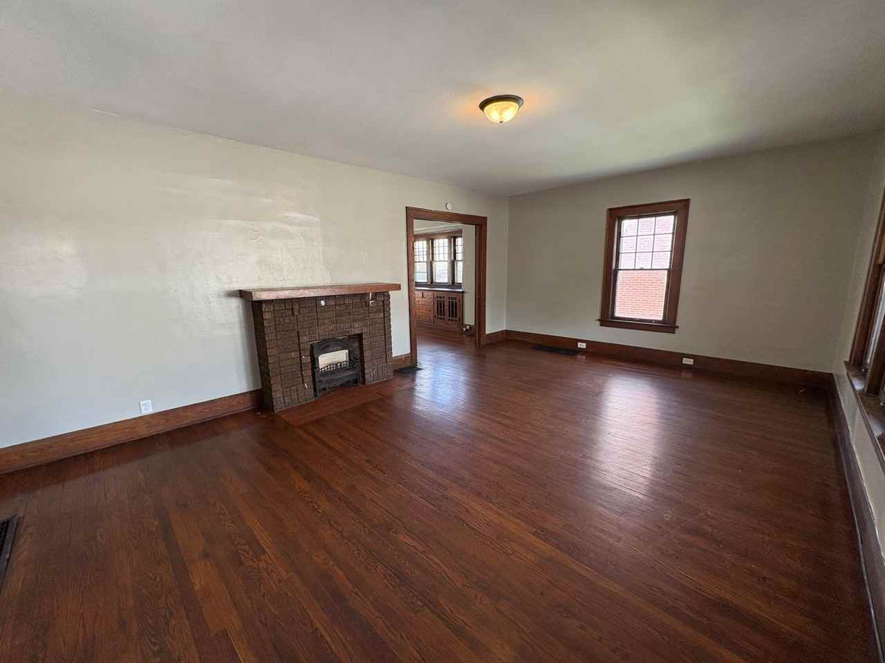 1477 W Sylvania Ave - Photo 2 of 14