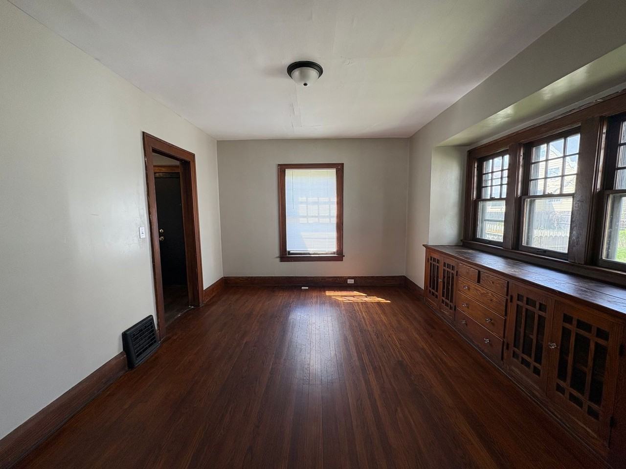 1477 W Sylvania Ave - Photo 3 of 14