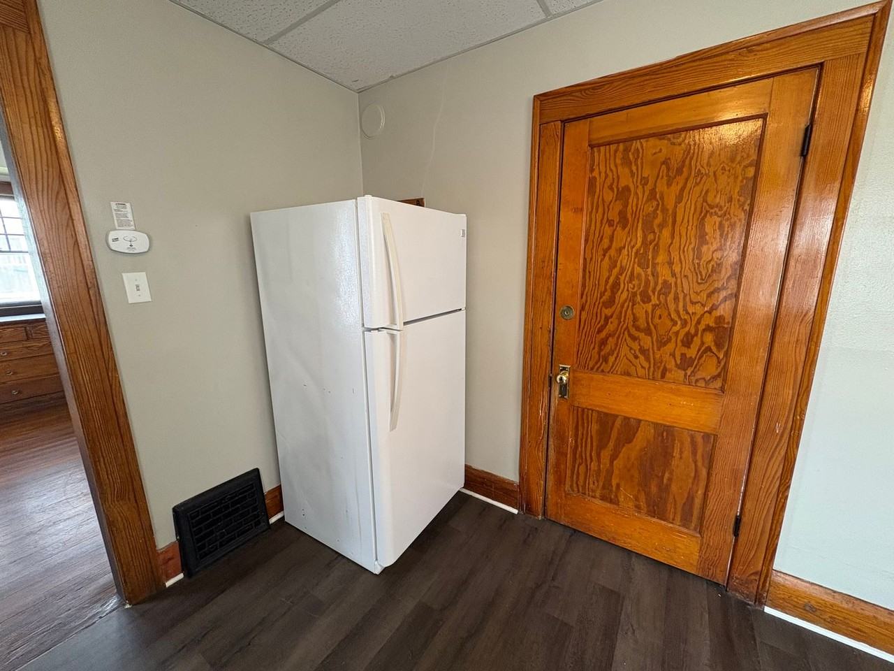 1477 W Sylvania Ave - Photo 5 of 14