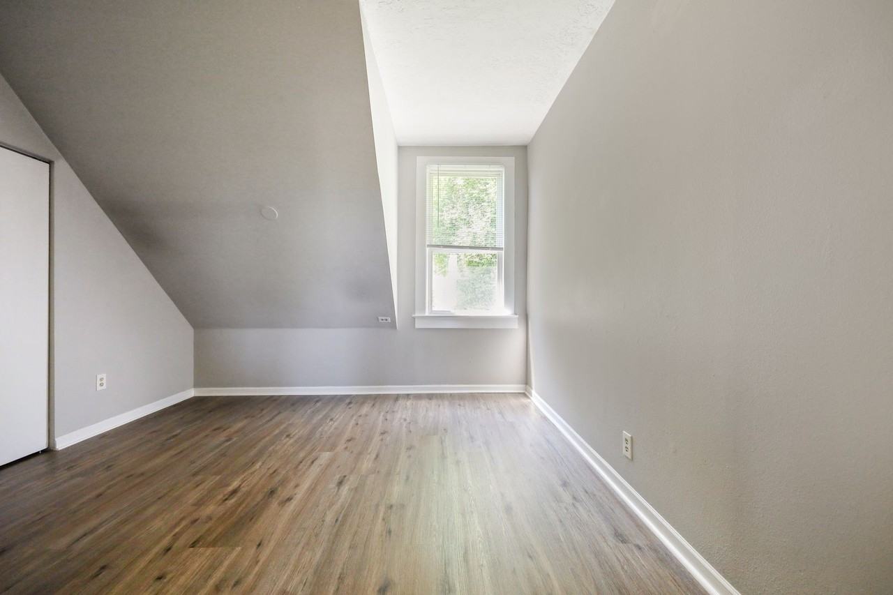 2069 Sw Park Ave #D - Photo 6 of 28