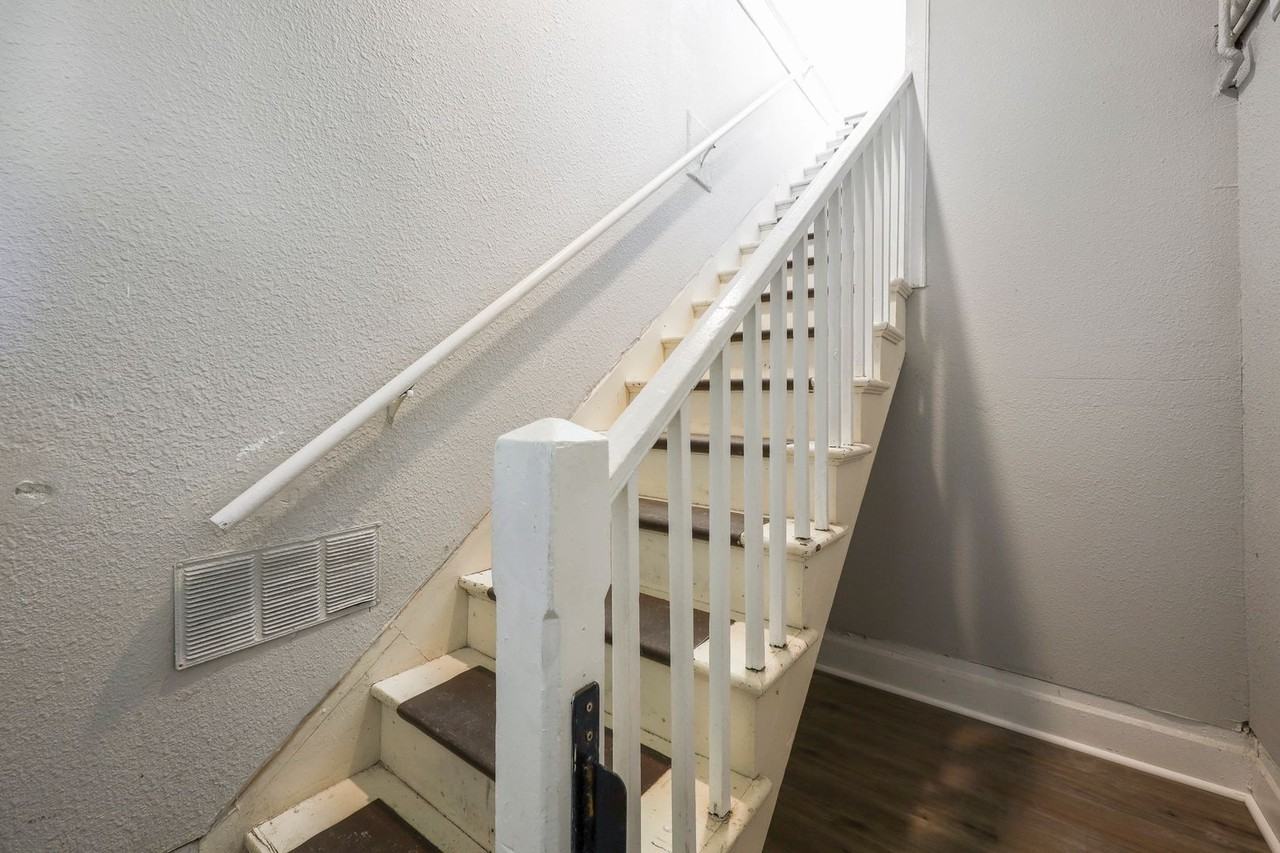 2069 Sw Park Ave #D - Photo 7 of 28