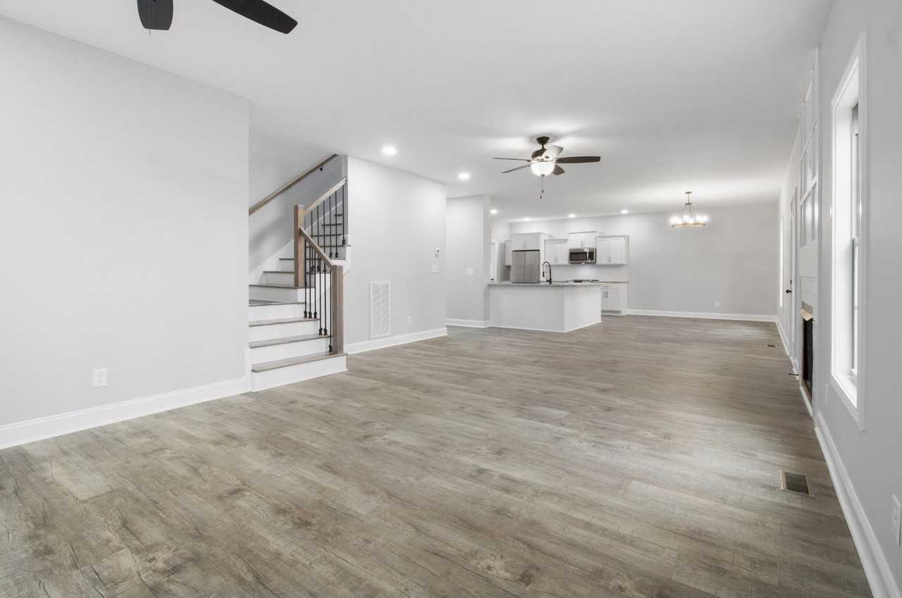 2125 Powell Rd - Photo 6 of 41