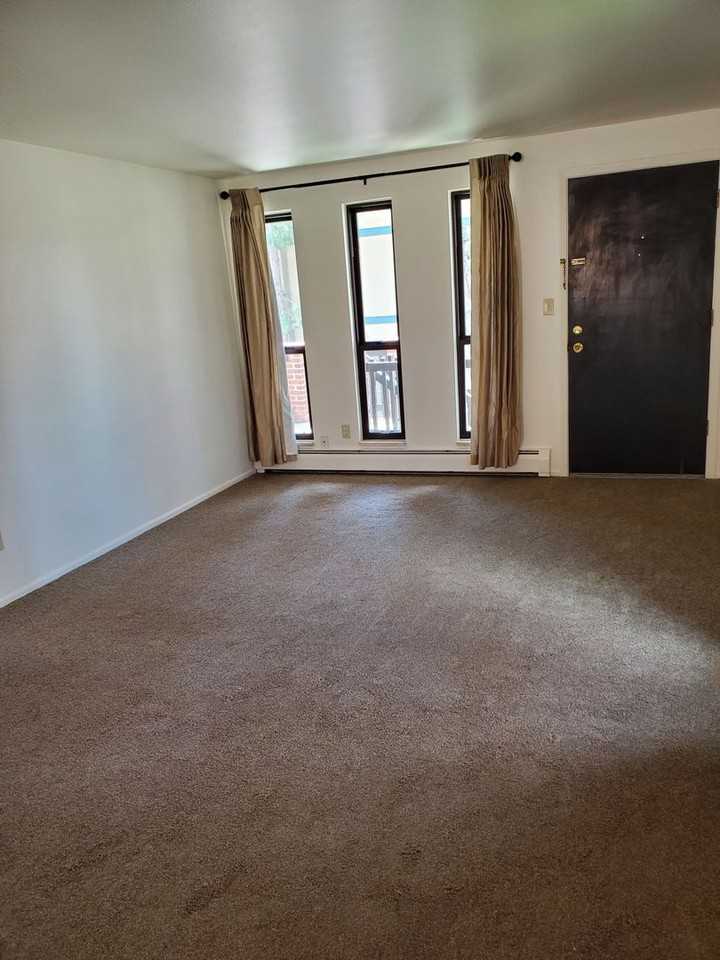 418 Emery St - Photo 3 of 18