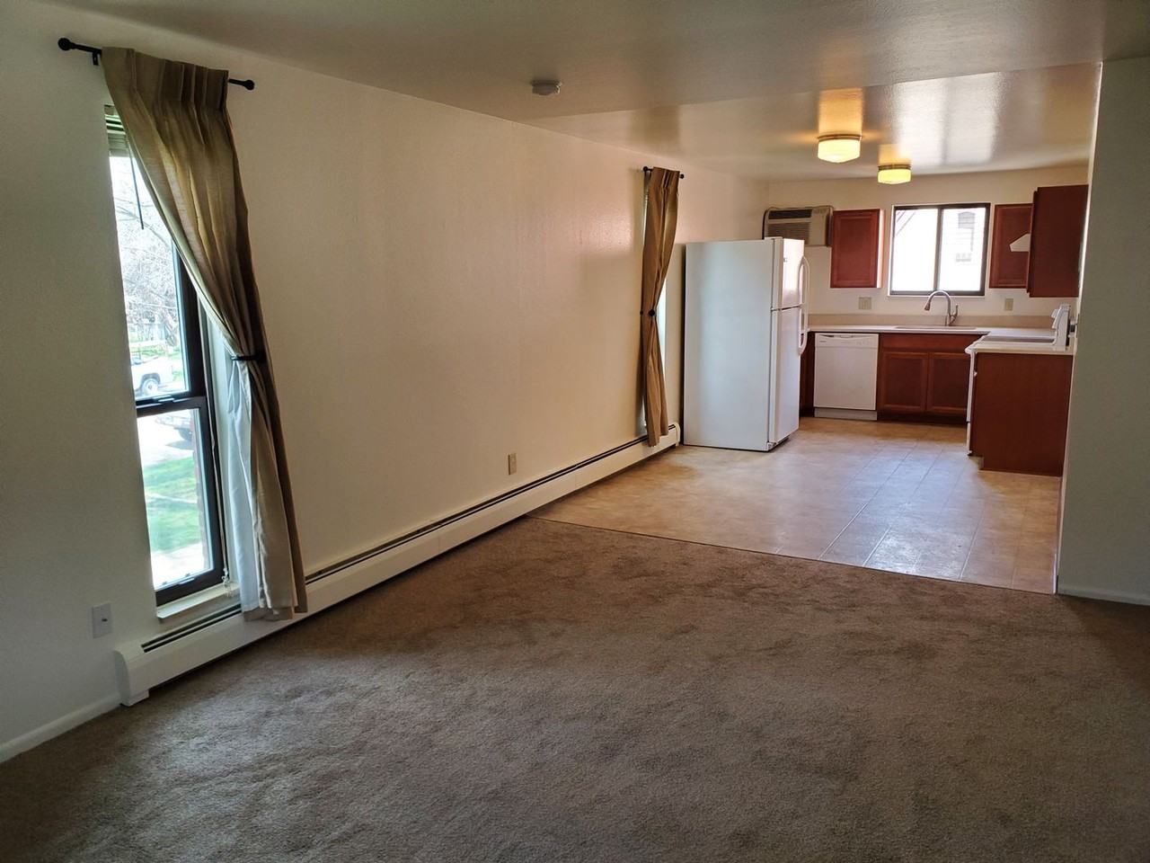 418 Emery St - Photo 4 of 18